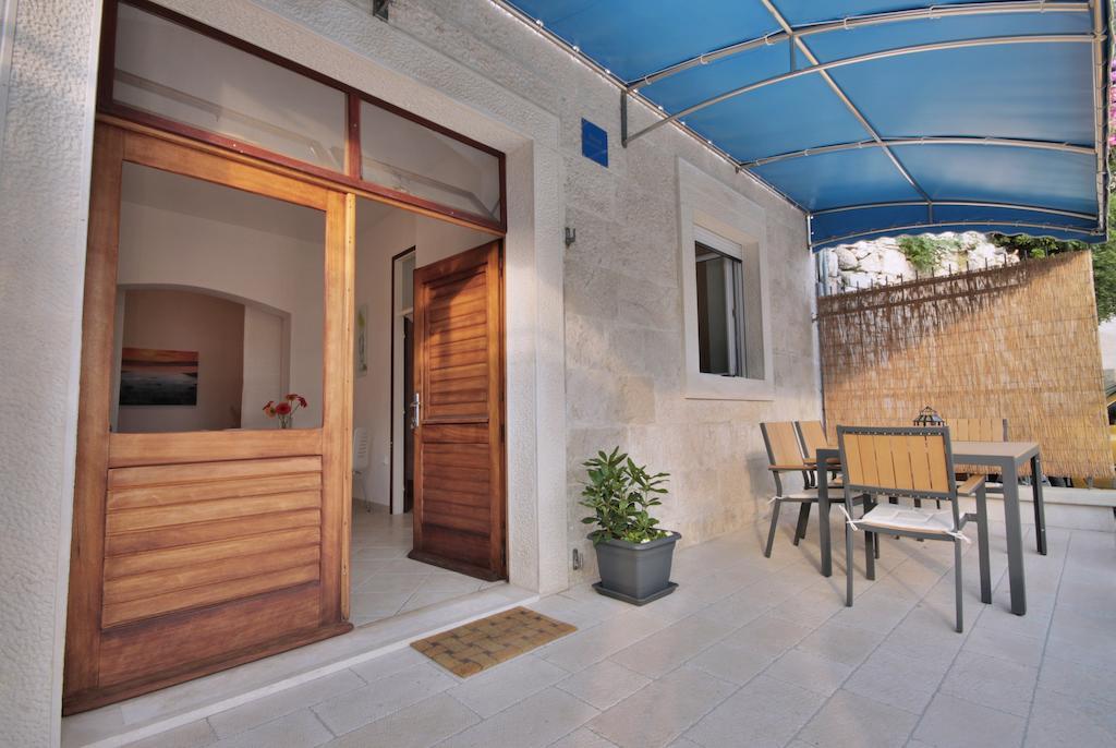 Apartment Zara 2 With Boat Place Mimice Exterior photo