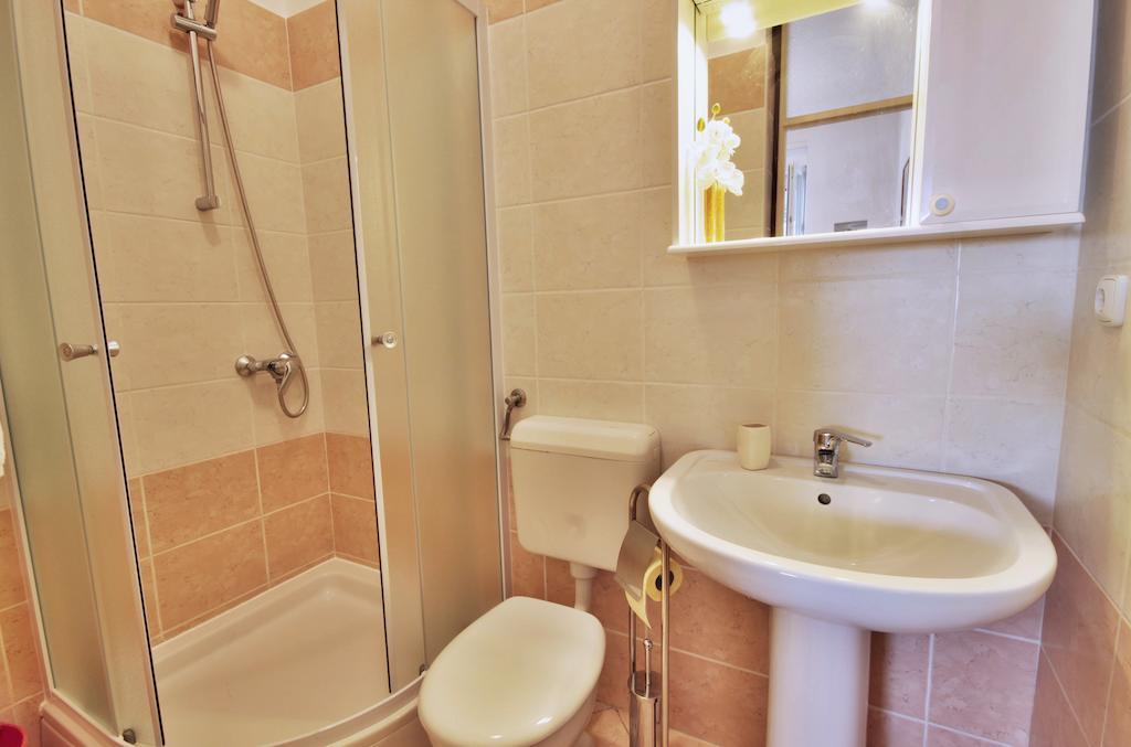 Apartment Zara 2 With Boat Place Mimice Room photo