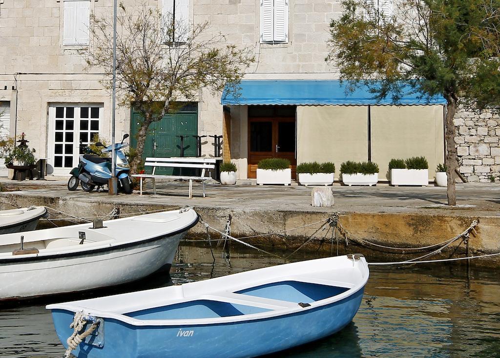 Apartment Zara 2 With Boat Place Mimice Exterior photo