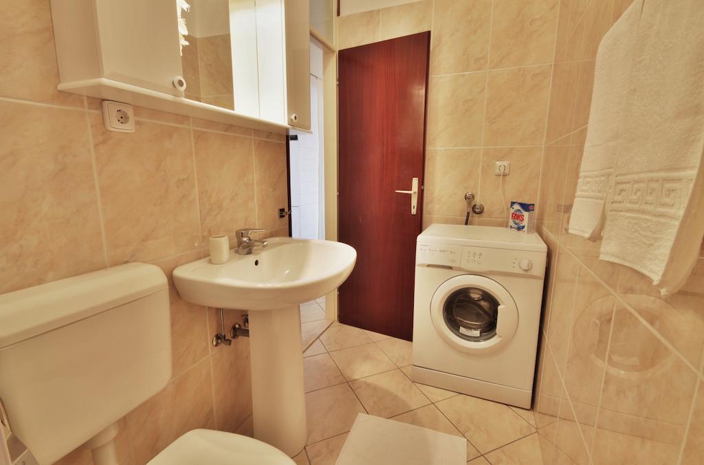 Apartment Zara 2 With Boat Place Mimice Room photo