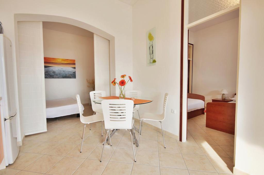 Apartment Zara 2 With Boat Place Mimice Room photo