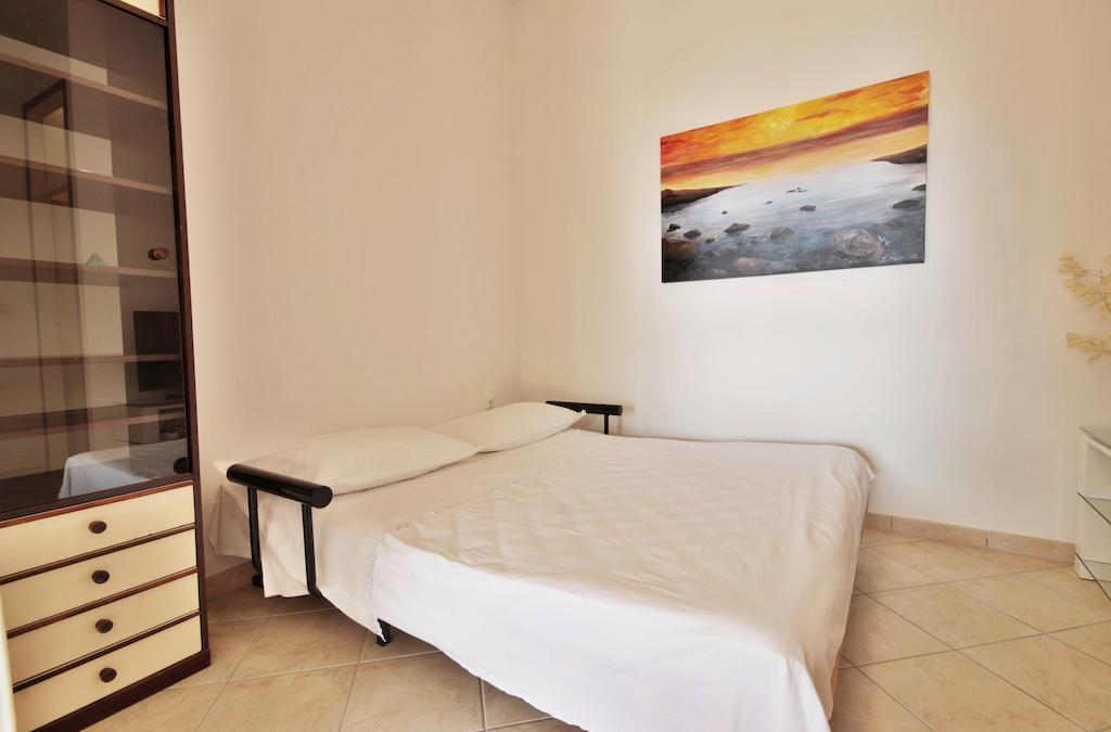 Apartment Zara 2 With Boat Place Mimice Room photo
