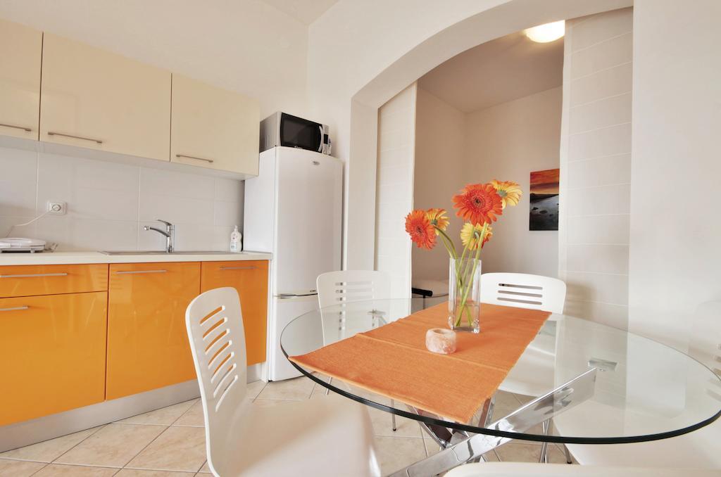 Apartment Zara 2 With Boat Place Mimice Room photo