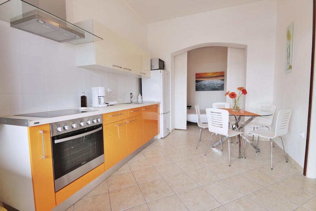 Apartment Zara 2 With Boat Place Mimice Room photo