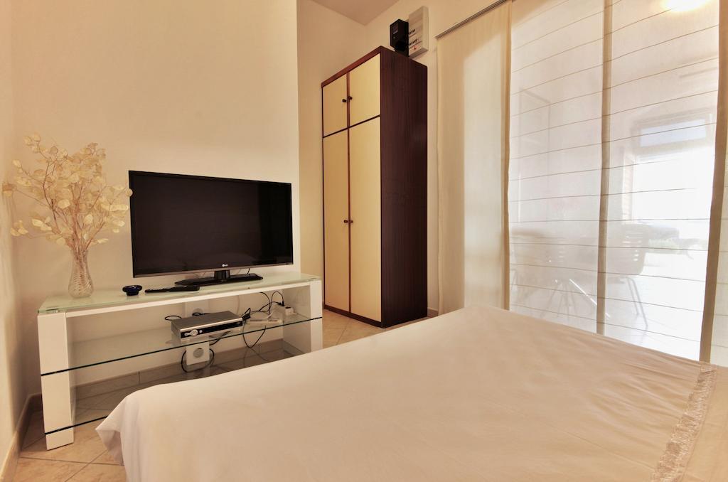 Apartment Zara 2 With Boat Place Mimice Room photo